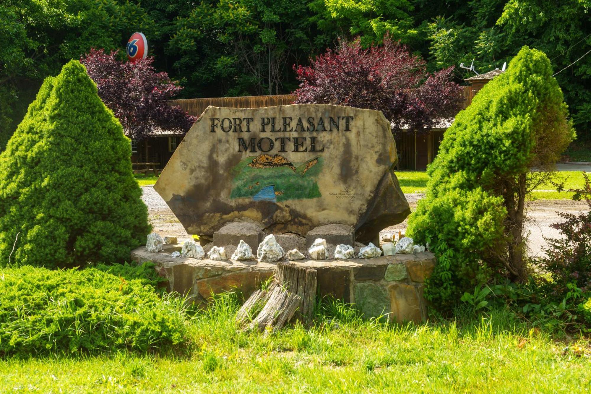 Seneca Pines Lodge Seneca Rocks Bagian luar foto